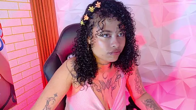 miahernadez303av online show from 07-02-26, 03:56