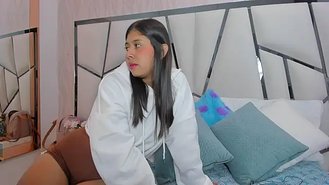  aurora18  online show from 04-28-26, 03:11