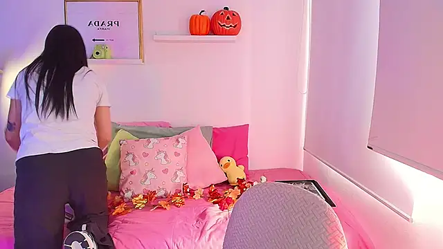 lilyy evanss online show from 10-01-25, 09:10