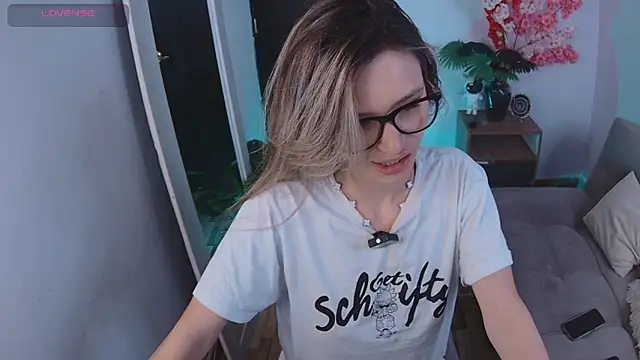 Lucy Princes online show from 09-30-25, 06:29