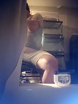 Snapshot of Buddy_Cuck chatting on 11-05-25, 01:27 Buddy Cuck online show from 11-05-25, 01:27