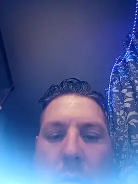 Snapshot of Buddy_Cuck chatting on 11-20-25, 07:30 Buddy Cuck online show from 11-20-25, 07:30