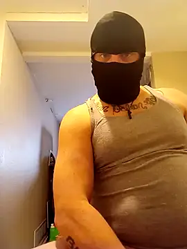 Snapshot of Buddy_Cuck chatting on 12-04-25, 07:00 Buddy Cuck online show from 12-04-25, 07:00