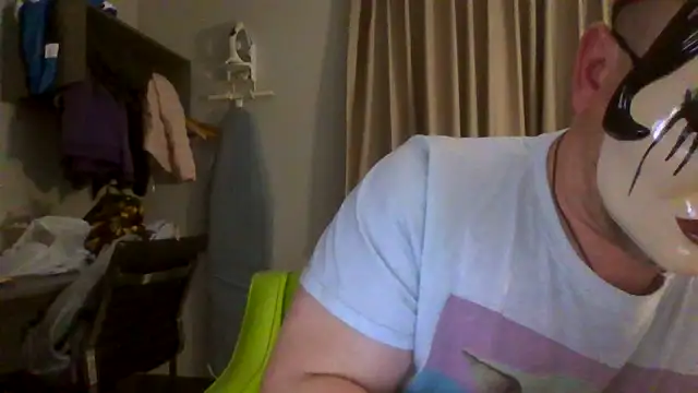 Snapshot of Buddy_Cuck chatting on 03-04-26, 01:11 Buddy Cuck online show from 03-04-26, 01:11