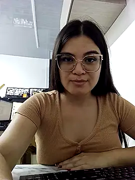 Snapshot of CamilaSofiia chatting on 10-23-25, 08:40 CamilaSofiia online show from 10-23-25, 08:40