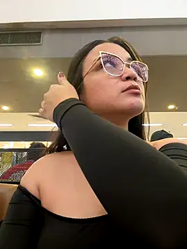 Snapshot of CamilaSofiia chatting on 11-11-25, 11:27 CamilaSofiia online show from 11-11-25, 11:27