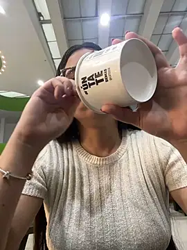 Snapshot of CamilaSofiia chatting on 01-05-26, 10:35 CamilaSofiia online show from 01-05-26, 10:35