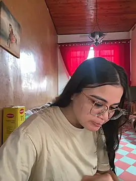 Snapshot of CamilaSofiia chatting on 03-11-26, 09:32 CamilaSofiia online show from 03-11-26, 09:32