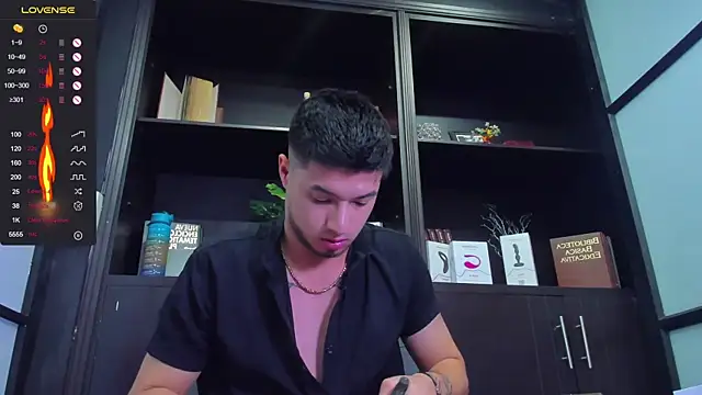 Snapshot of EdwardRoss_ chatting on 01-17-25, 01:25 EdwardRoss online show from 01-17-25, 01:25
