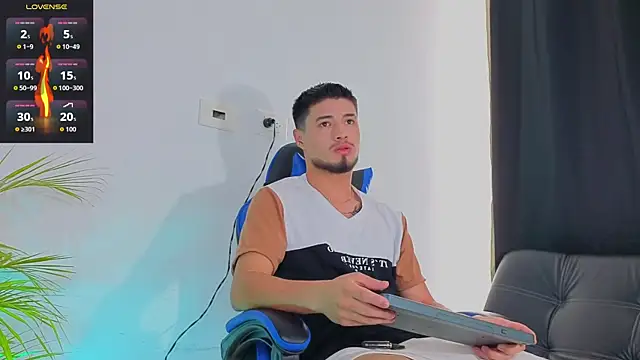 EdwardRoss  online show from 11-06-25, 07:37