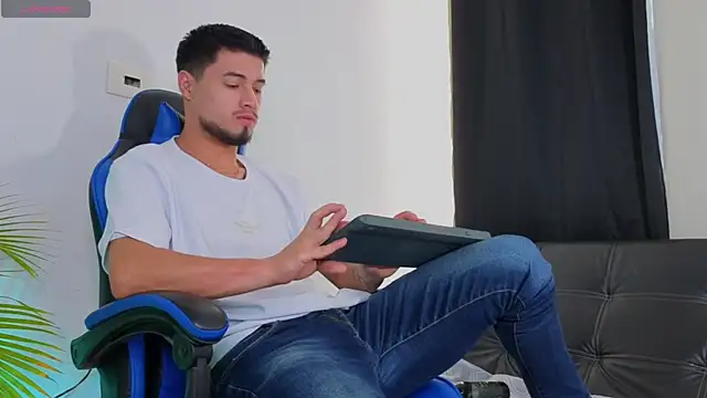 EdwardRoss  online show from 11-11-25, 07:25