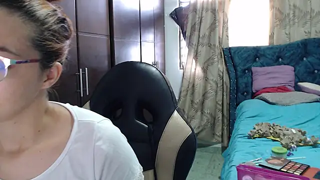 Snapshot of Kate_lorens9 chatting on 10-27-25, 12:20 Kate lorens9 online show from 10-27-25, 12:20