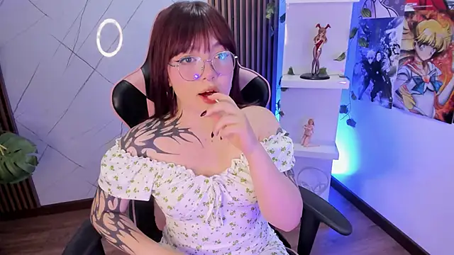 Fluffy Bubble21 online show from 02-17-25, 04:09