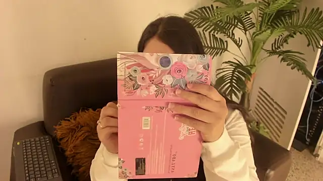 Snapshot of Miia_Thompsonn chatting on 01-17-25, 10:01 Miia Thompsonn online show from 01-17-25, 10:01