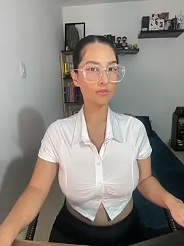 Snapshot of sofi_johansson chatting on 03-12-25, 05:35 sofi johansson online show from 03-12-25, 05:35