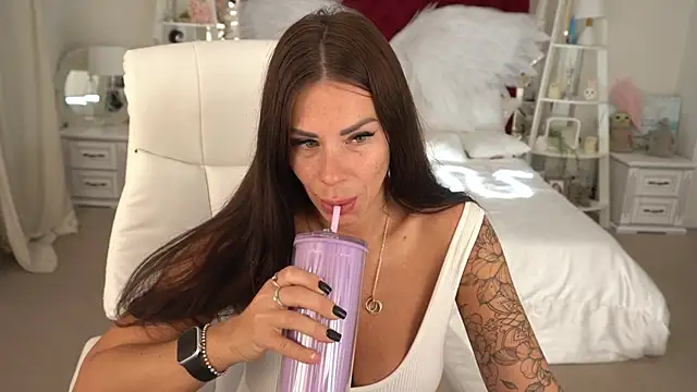 IsabellaFoxyy online show from 09-27-25, 05:23