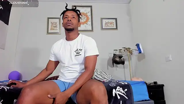 AlejoKhalifa  online show from 11-05-25, 09:20