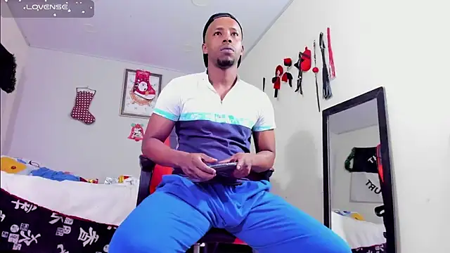 AlejoKhalifa  online show from 12-21-25, 09:27