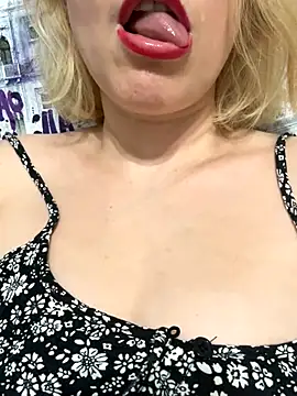 Yourdirtybitch online show from 10-17-25, 01:14