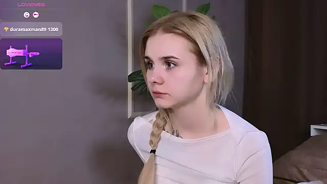 Snapshot of Britney_Lynch chatting on 02-24-25, 03:23 Britney Lynch online show from 02-24-25, 03:23