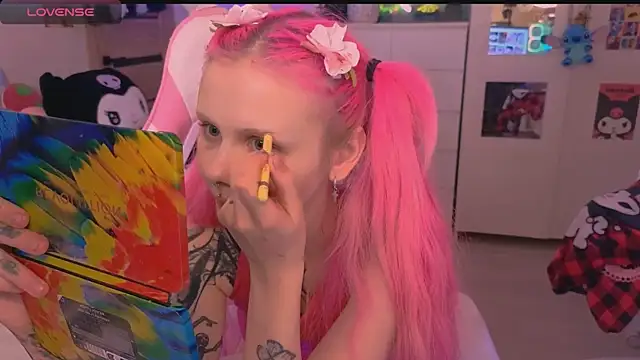 Snapshot of Britney_Lynch chatting on 10-24-25, 10:33 Britney Lynch online show from 10-24-25, 10:33