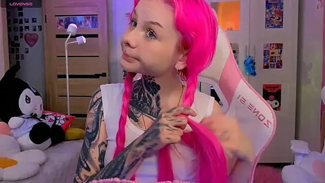 Snapshot of Britney_Lynch chatting on 10-30-25, 06:52 Britney Lynch online show from 10-30-25, 06:52