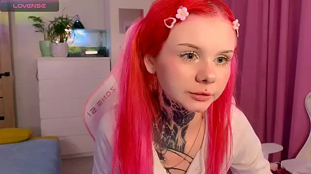 Snapshot of Britney_Lynch chatting on 11-14-25, 06:28 Britney Lynch online show from 11-14-25, 06:28