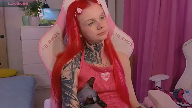 Snapshot of Britney_Lynch chatting on 11-15-25, 06:33 Britney Lynch online show from 11-15-25, 06:33