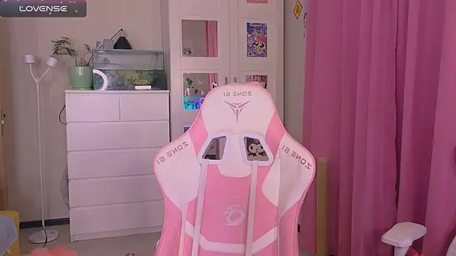 Snapshot of Britney_Lynch chatting on 11-25-25, 07:36 Britney Lynch online show from 11-25-25, 07:36