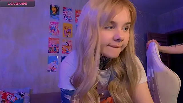 Snapshot of Britney_Lynch chatting on 01-14-26, 08:03 Britney Lynch online show from 01-14-26, 08:03