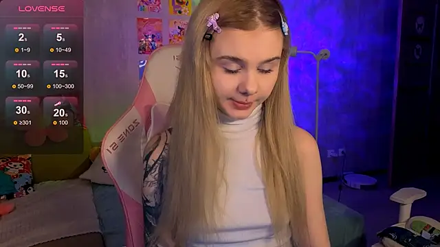 Snapshot of Britney_Lynch chatting on 02-11-26, 08:03 Britney Lynch online show from 02-11-26, 08:03