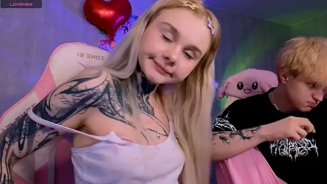 Snapshot of Britney_Lynch chatting on 02-20-26, 07:03 Britney Lynch online show from 02-20-26, 07:03