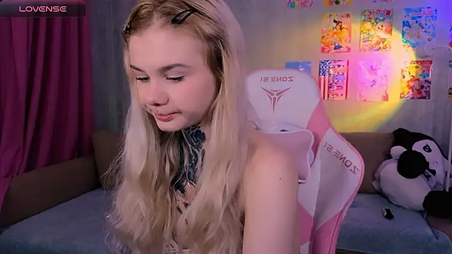 Snapshot of Britney_Lynch chatting on 03-04-26, 07:09 Britney Lynch online show from 03-04-26, 07:09