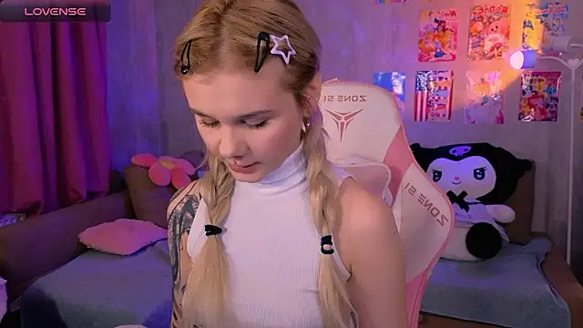 Snapshot of Britney_Lynch chatting on 03-06-26, 06:48 Britney Lynch online show from 03-06-26, 06:48