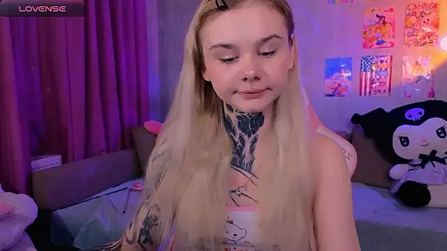 Snapshot of Britney_Lynch chatting on 03-07-26, 08:39 Britney Lynch online show from 03-07-26, 08:39