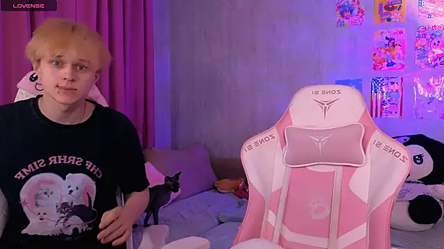 Snapshot of Britney_Lynch chatting on 03-09-26, 07:40 Britney Lynch online show from 03-09-26, 07:40