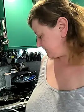 Snapshot of jusichka chatting on 02-09-25, 12:30 jusichka online show from 02-09-25, 12:30