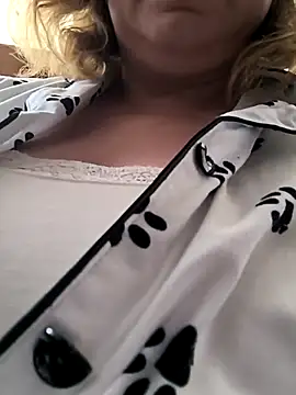 Snapshot of jusichka chatting on 02-11-25, 07:33 jusichka online show from 02-11-25, 07:33