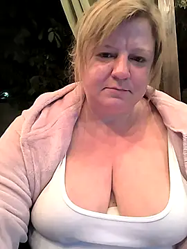 Snapshot of jusichka chatting on 09-26-25, 04:55 jusichka online show from 09-26-25, 04:55