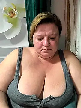 Snapshot of jusichka chatting on 10-14-25, 06:31 jusichka online show from 10-14-25, 06:31