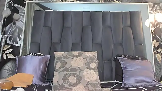 hot milkbitch online show from 02-07-25, 03:23