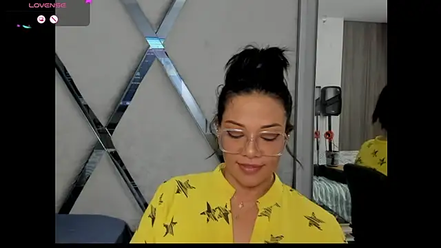 Snapshot of paula_daniela1 chatting on 12-09-24, 08:33 paula daniela1 online show from 12-09-24, 08:33