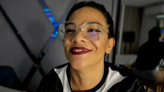 Snapshot of paula_daniela1 chatting on 02-08-25, 02:15 paula daniela1 online show from 02-08-25, 02:15