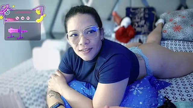 Snapshot of paula_daniela1 chatting on 10-21-25, 10:21 paula daniela1 online show from 10-21-25, 10:21