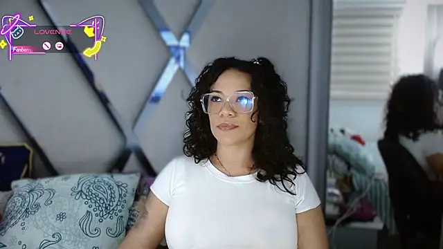 Snapshot of paula_daniela1 chatting on 11-25-25, 09:37 paula daniela1 online show from 11-25-25, 09:37