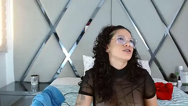 Snapshot of paula_daniela1 chatting on 02-18-26, 12:56 paula daniela1 online show from 02-18-26, 12:56