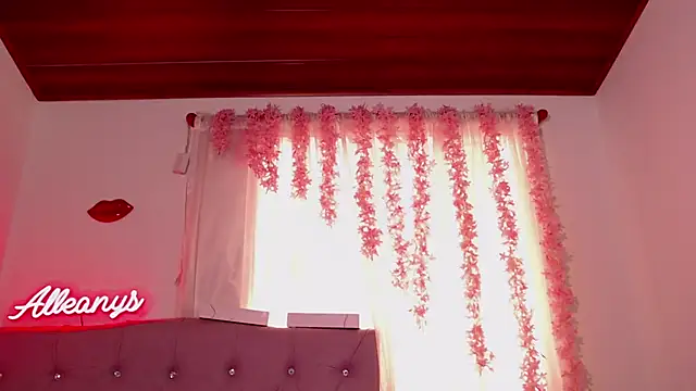 Alleanys Cristal online show from 09-24-25, 02:31