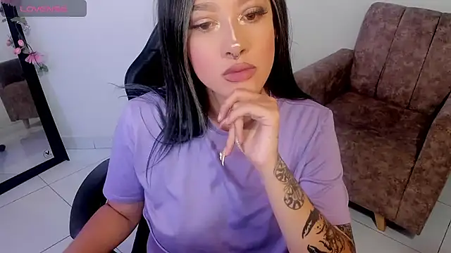 Snapshot of kat_apple chatting on 06-19-26, 01:21 kat apple online show from 06-19-26, 01:21