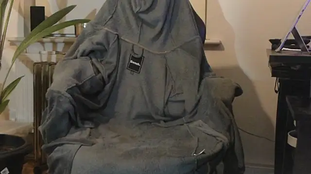 Snapshot of samson2012 chatting on 11-25-25, 09:15 samson2012 online show from 11-25-25, 09:15