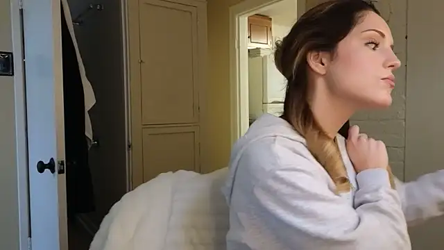 sexylilly69 online show from 06-12-26, 11:46